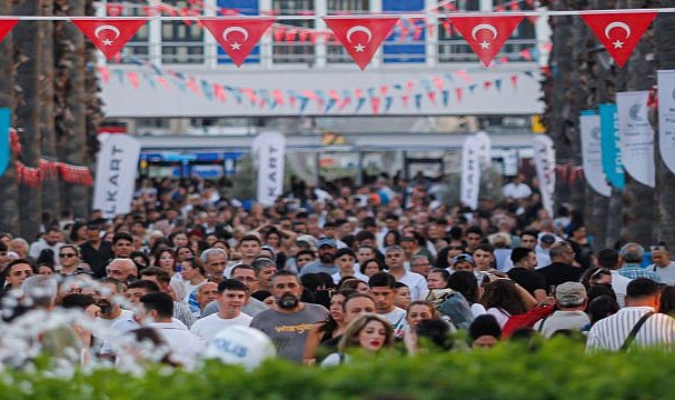 İEF’de eğlence ve sürprizler bir arada