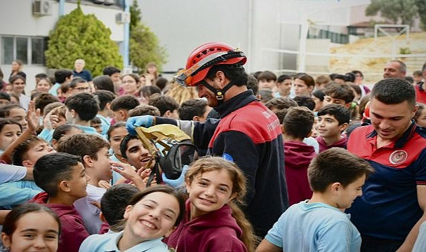İtfaiye Haftası’nda öğrencilere yangın ve afet eğitimi