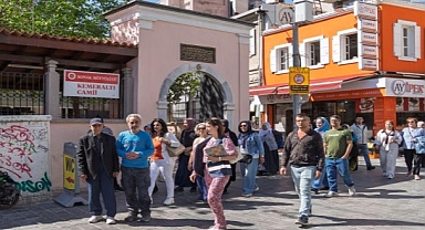 İzmir’in emeklileri kenti keşfetmeye devam ediyor