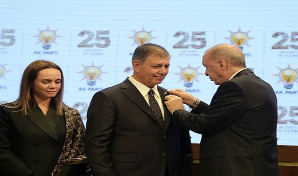 İzmir’de siyasi dengeleri değiştiren adım: Cemil Tugay AK Parti’ye katıldı