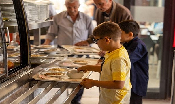 İzmir’in sosyal belediyecilik modeli Türkiye’ye örnek oldu