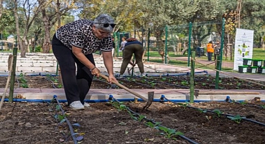 Toprakla buluştu, yaşama yeniden tutundu